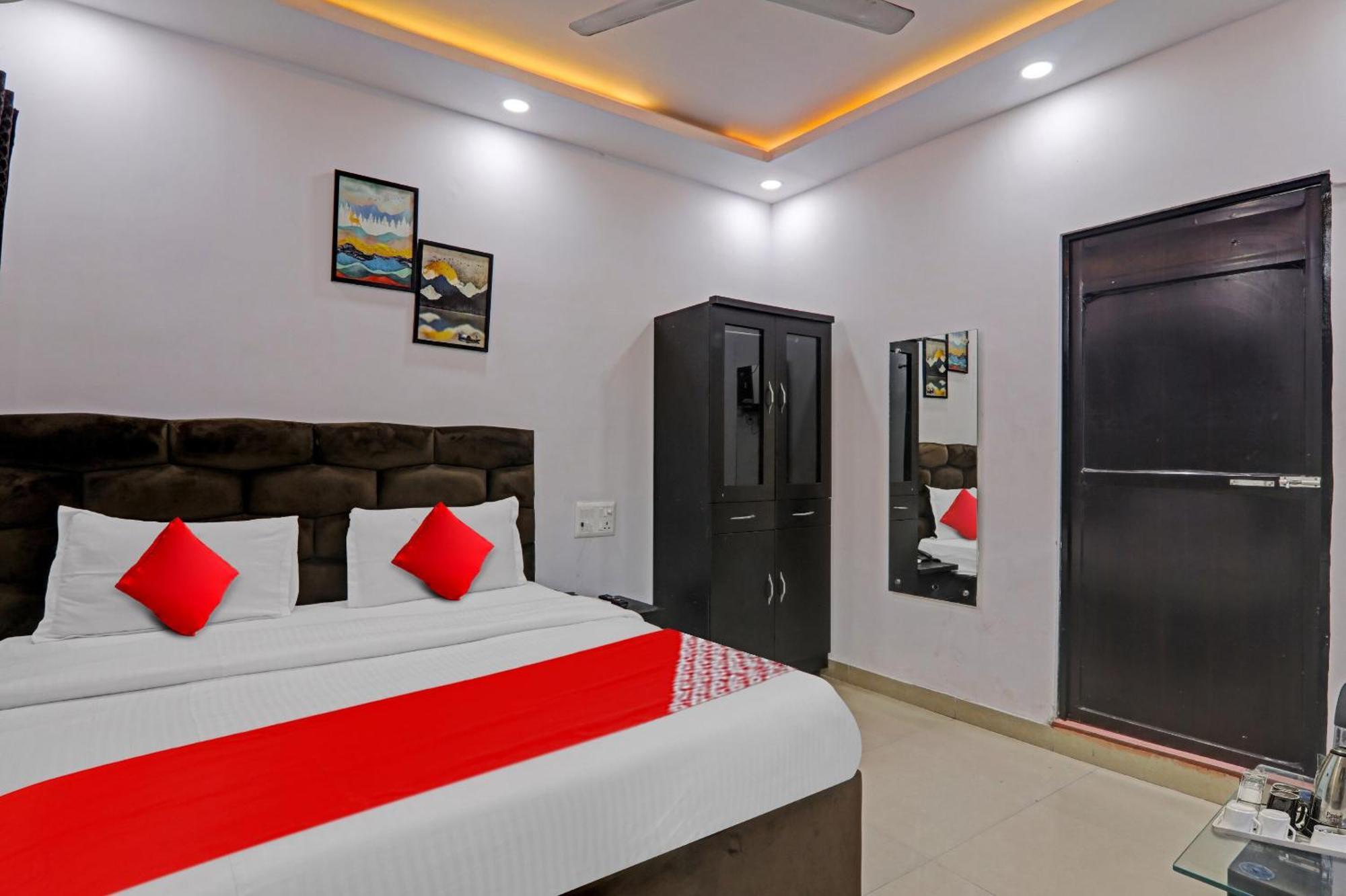 Hotel Oyo Flagship 81064 Chaudhary In à Gorakhpur Extérieur photo
